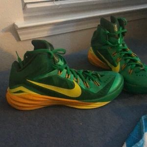 2014 Nike hyper dunk basketball sneakers